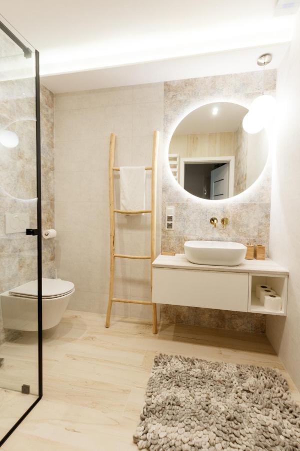 Royal For(R)est,1056635611:JPEG