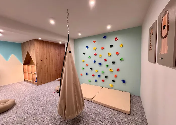 Cyrhla Apartamenty - Sauna, Playroom, Free Parking & Wifi Zakopane